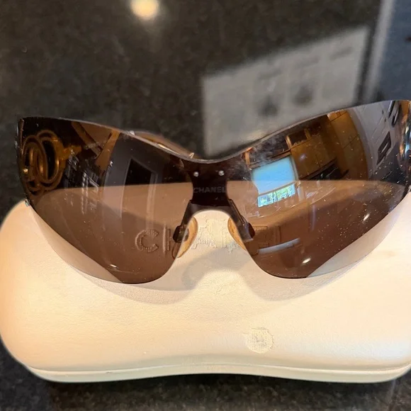 CHANEL Brown Tinted Sunglasses with Gold CC Accent - Picture 4 of 5